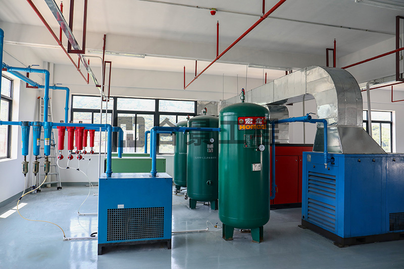 東莞盈灃科技有限公司工程緊鑼密鼓施工中，為迎接竣工全力奮戰！